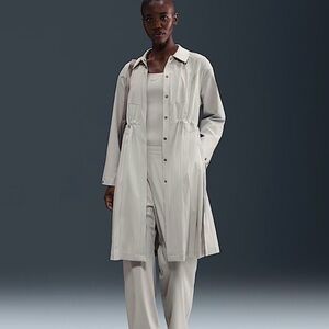 Nike 24.7 PerfectStretch
Women's Dri-FIT Oversized Trench Coat